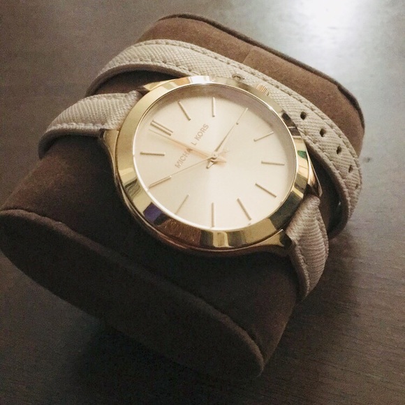 Michael Kors Slim Runway Watch - Picture 2 of 3